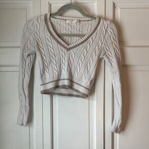 Cable Knit cropped V-Neck Sweater - Cream